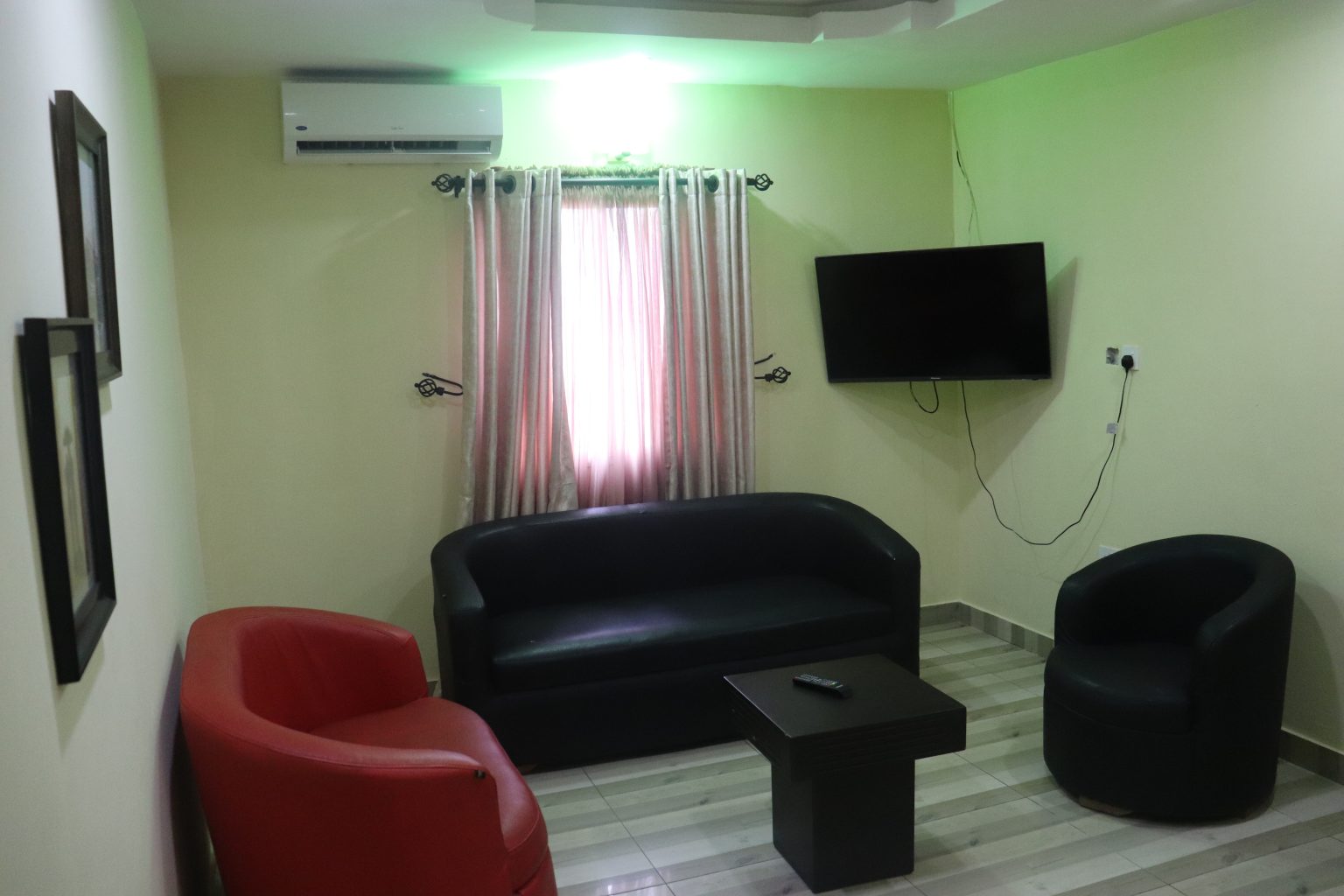 EXECUTIVE SUITES